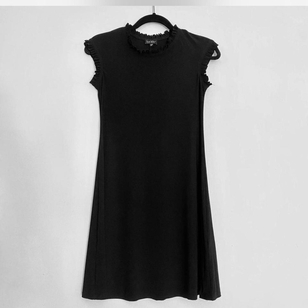 Perfect little Black dress with ruffle collar & short sleeves‎